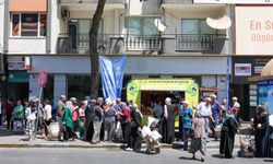 Başkan Çerçioğlu’ndan pazarcı esnafları ve vatandaşlara limonata ikramı