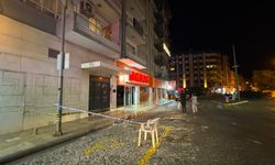 Çatıdan kopan beton parçaları korkuttu