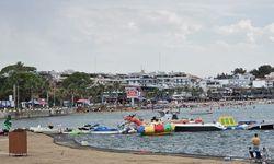 Didim’de yağmur sahilleri boşalttı