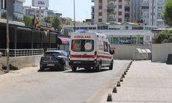 Apartmanın merdivenlerinden düşen yaşlı adam hastanelik oldu