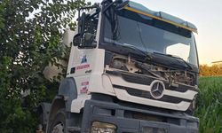 Kalp krizi geçiren beton mikserinin sürücüsü hastanede hayatını kaybetti