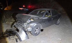 Uçuruma yuvarlanan otomobilde sıkışan sürücü kurtarıldı