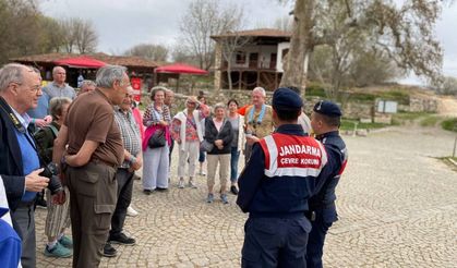 Jandarma ekipleri antik kent ziyaretçilerini bilgilendirdi