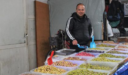 Mor ve pembe zeytinler vatandaşların ilgisini çekiyor