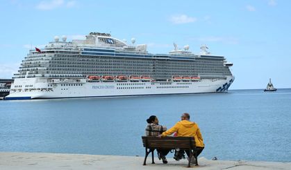 Kuşadası'na ilk seferini yapan kruvaziyer 3 bin 560 turist getirdi