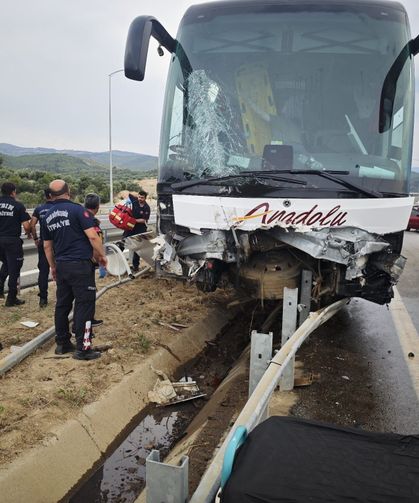 Aydın-Denizli otoyolunda feci kaza: 1'i ağır 20 yaralı