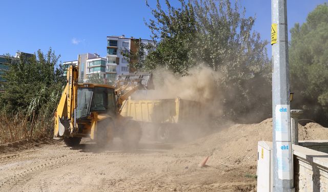 Nazilli'de yeni yol açma çalışmaları sürüyor