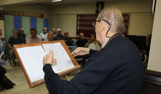 Yıllar sonra yeniden koro ve saz ekibine şeflik yaptı