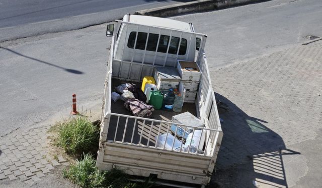 Bu menfeze her hafta bir araç düşüyor