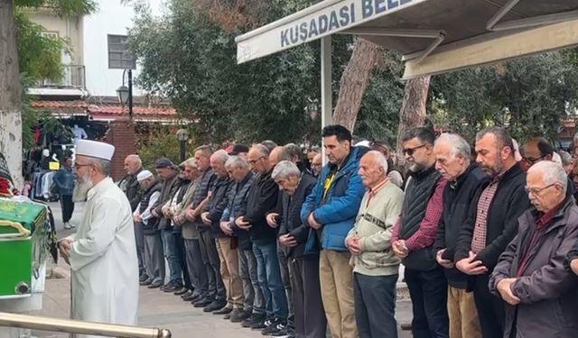 Kafeye dalan otomobilin altında kalmıştı