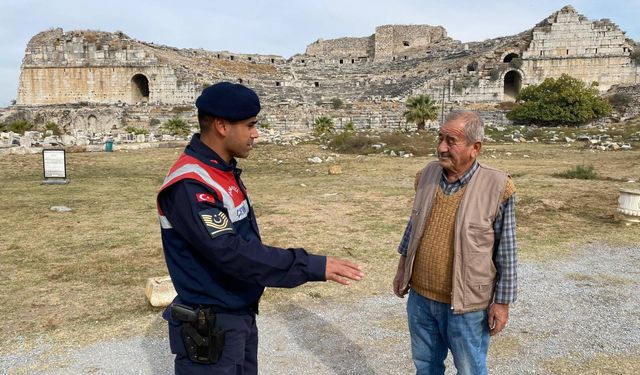 Jandarma ekipleri vatandaşları bilgilendirdi