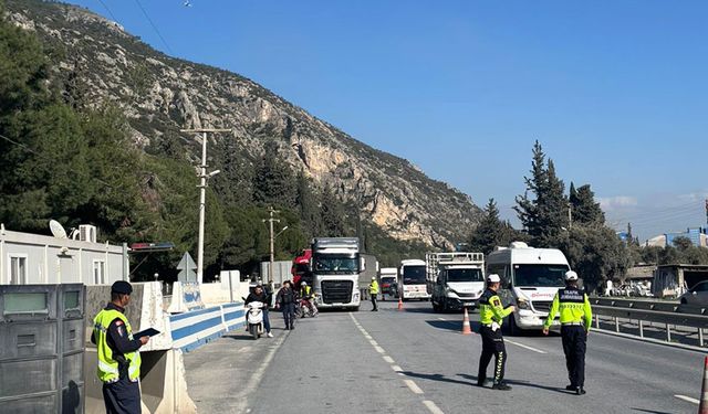 Otoyoldaki denetimde 11 sürücüye cezai işlem uygulandı