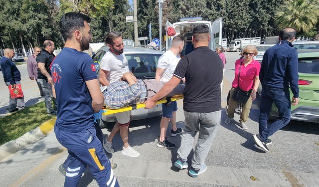 Tansiyonu düşen sürücü, yayalara çarpmamak için ağaca çarptı