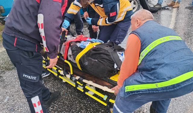 Nazilli’de feci kaza.. Tofaş marka otomobil kağıt gibi ezildi