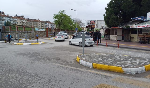 Hasta ziyaretine gelen aile üyeleri birbirine girdi