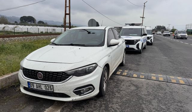 Aydın'da silahlı saldırı: Şahıs otomobili ile jandarma uygulama noktasına sığındı