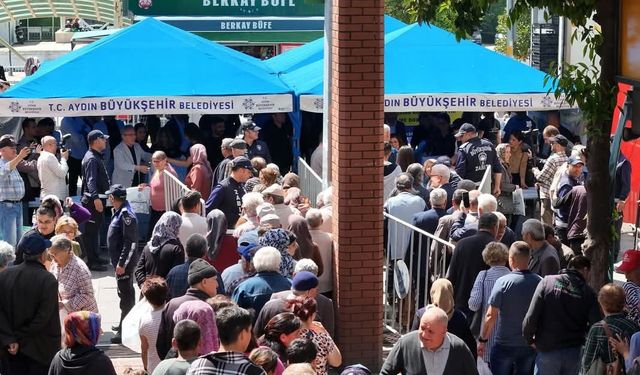 Aydın Büyükşehir Belediyesi’nin Ata Tohumu Vatandaşla Buluştu: Nazilli’de 40 Bin Fide Dağıtıldı