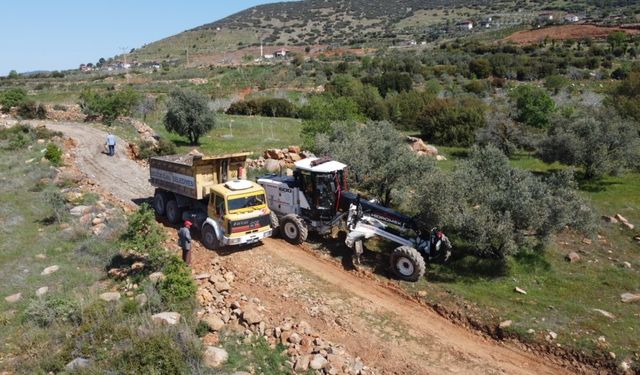 Çiftçiler istiyor, Başkan Özel yapıyor: Bozdoğan’da arazi yolları bakıma alındı