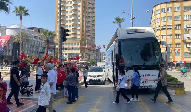 Aydın Büyükşehir Belediyesi’nden 23 Nisan’a Özel Bayram Turu: Marşlar Eşliğinde Coşkulu Kutlama