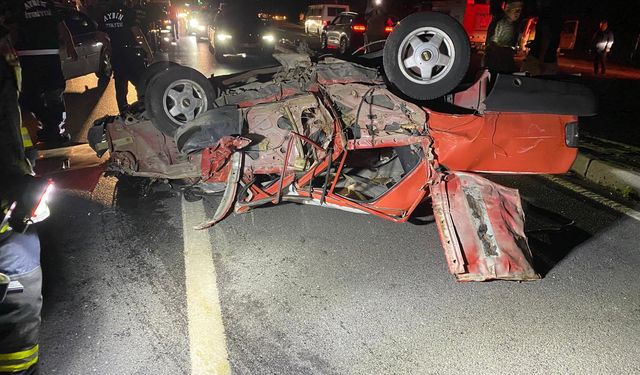 Tofaş otomobil kağıt gibi ezildi: 1 yaralı