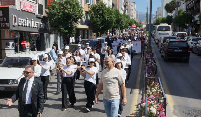 Aydın’da Aile Yılı kortej yürüyüşü yapıldı