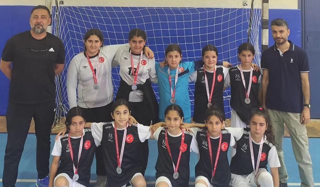 Nazillili öğrenciler Aydın İl Turnuvası’nda il ikincisi oldu