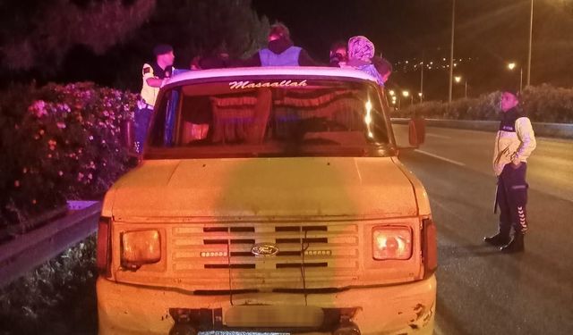 Aracı bırakıp kaçtı, 35 düzensiz göçmen yakalandı