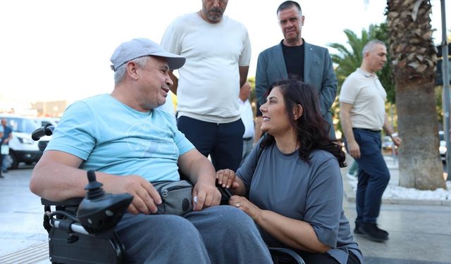 Belediyeye yeni alınan araçları gören yaşlı amcalar, Başkan Çerçioğlu'na böyle teşekkür etti