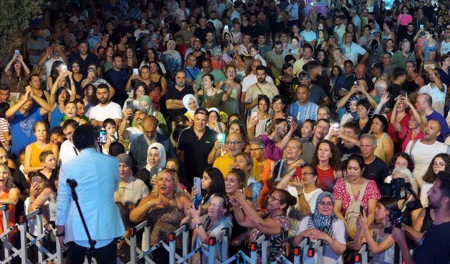 Vatandaşlar Büyükşehir’in ‘Yaz Konserleri’ ile eğlendi