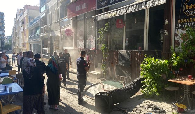 İş yerinin mutfağındaki yangın panikletti