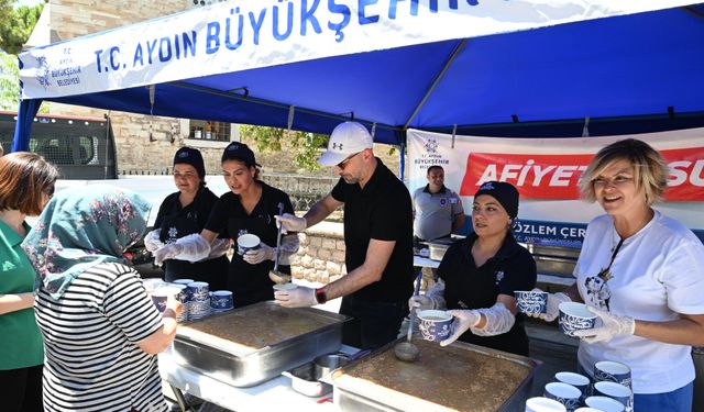 Aydın Büyükşehir Belediyesi’nden vatandaşlara aşure ikramı