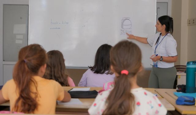 Aydınlı çocuklar yazı İngilizce öğrenerek geçiriyor