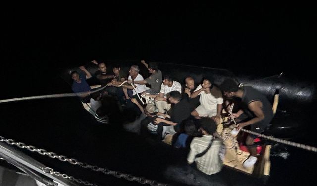 Kuşadası açıklarında 18 düzensiz göçmen yakalandı