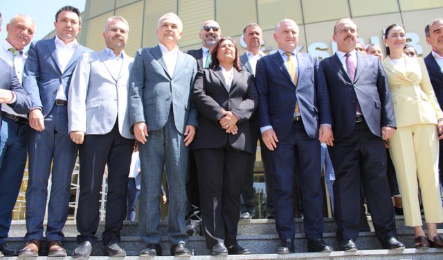 Büyükşehir’in ilk misafiri Bakan Bak oldu