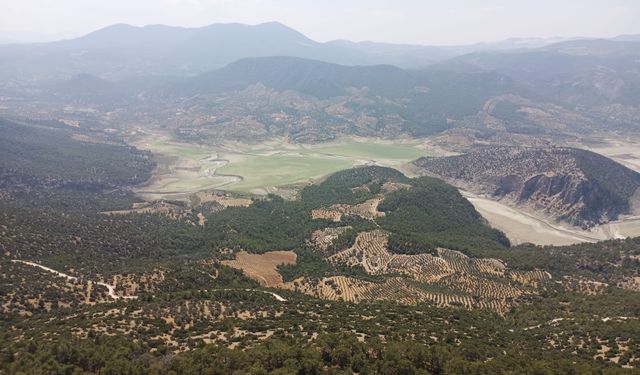 Kemer Barajı kuraklık alarmı veriyor