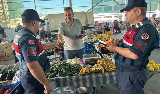 Semt pazarında vatandaşlara dolandırıcılık uyarısı
