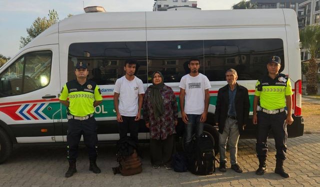 Dört düzensiz göçmen otoyol jandarmasına takıldı