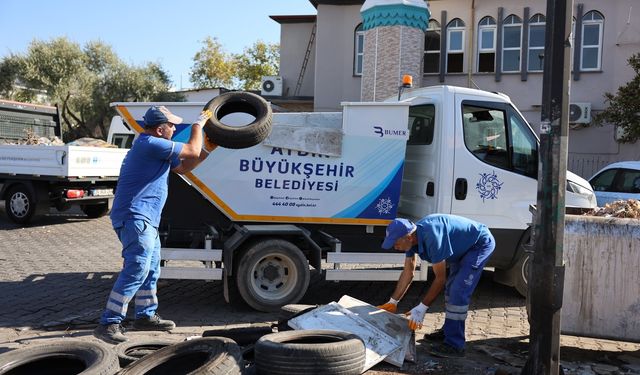 Büyükşehir sanayi sitelerinde temizlik çalışması gerçekleştirdi