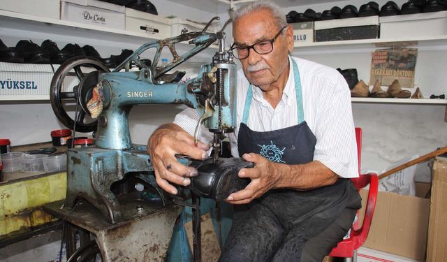 Ayakkabı doktoru Nail Usta, 75 yıldır baba mesleğini yapıyor