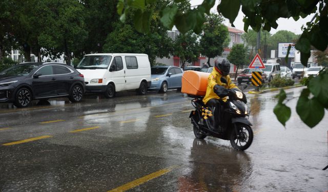 Aydın'da sağanak yağış etkili oluyor
