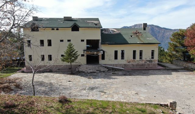 Viraneye dönen Paşa Yaylası Oteli ayağa kalkacağı günü bekliyor