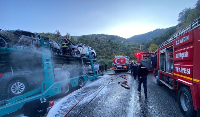 Bozdoğan'da araç yüklü tırda yangın.. Araçlar kullanılamaz hale geldi