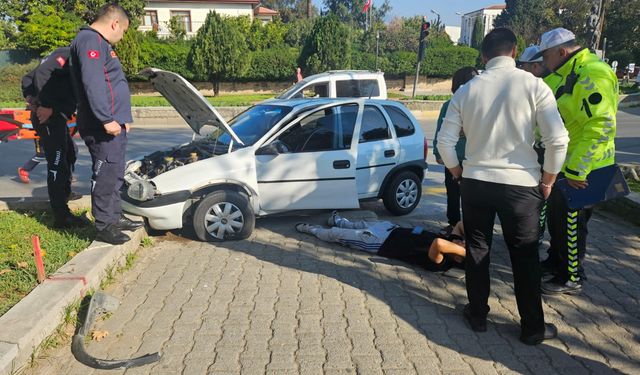 Direksiyon hakimiyeti kaybolan ehliyetsiz sürücü refüje çarptı