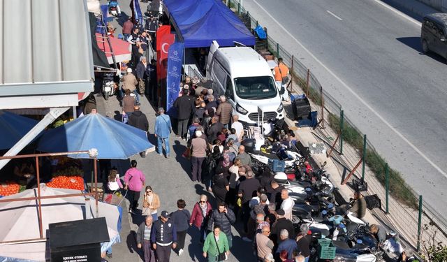 Aydın Büyükşehir Belediyesi binlerce kışlık fideyi Kuşadalılar ile buluşturdu