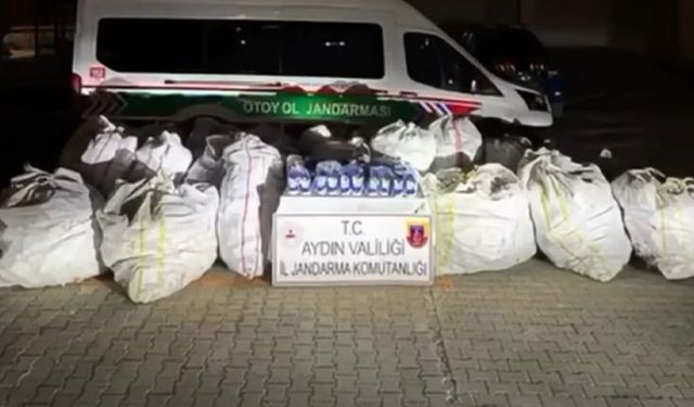 Şüphe üzerinde durdurulan iki araçta 1,9 milyon liralık sahte ayakkabı ele geçirildi