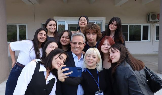 Başkan Tetik ADÜ’de gençlerle buluştu.. “Gençlerin enerjisi bizim gücümüz”