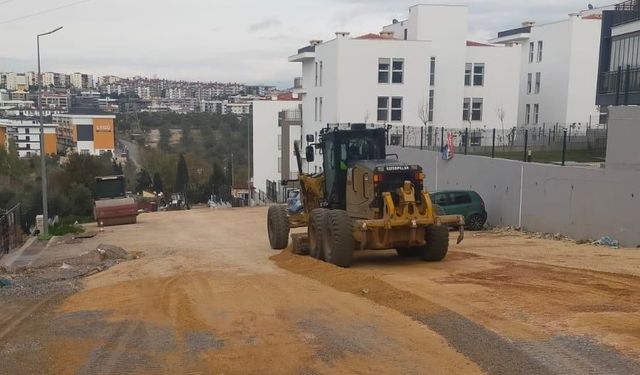 Büyükşehir Belediyesi, Kuşadası’nın yollarını yenilemeyi sürdürüyor