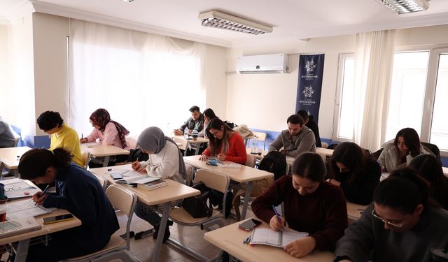 Başkan Çerçioğlu memur adaylarının yanında