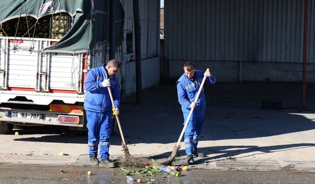 Büyükşehir ekipleri Acarlar Hali'ni temizledi
