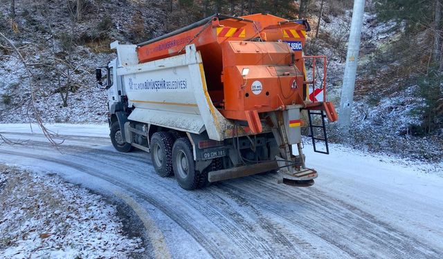 Büyükşehir'in karla mücadelesi başladı